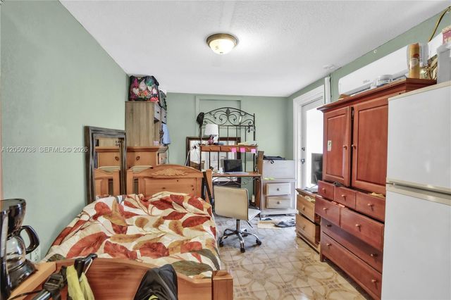 1052 NW 25th Avenue, Miami, FL 33125