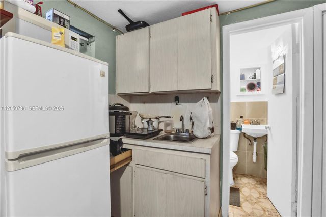 1052 NW 25th Avenue, Miami, FL 33125