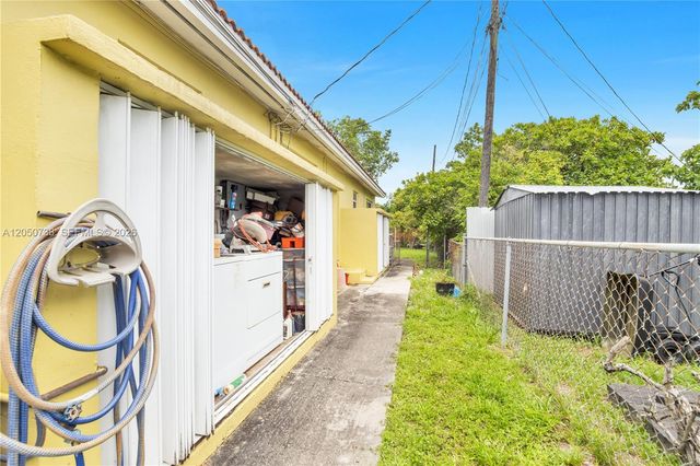 1052 NW 25th Avenue, Miami, FL 33125