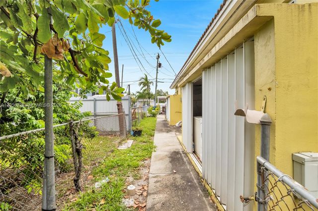 1052 NW 25th Avenue, Miami, FL 33125
