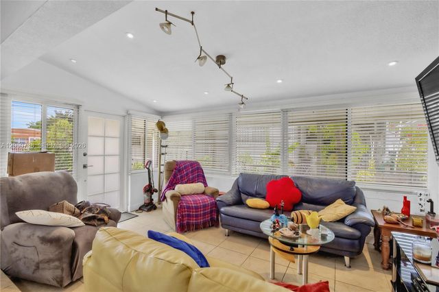 1052 NW 25th Avenue, Miami, FL 33125