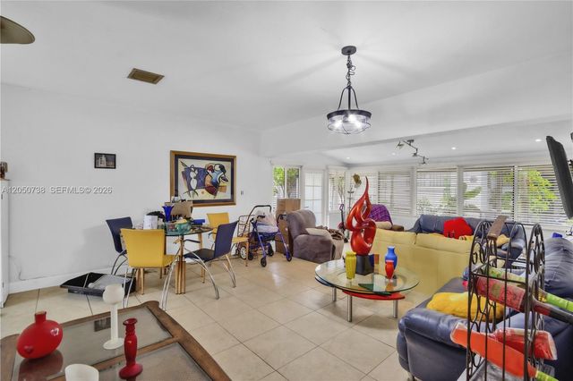 1052 NW 25th Avenue, Miami, FL 33125