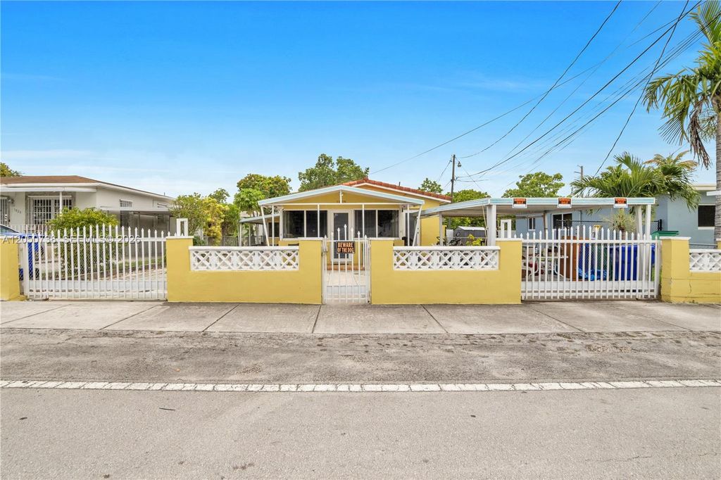 1052 NW 25th Avenue, Miami, FL 33125