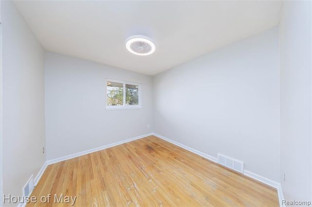 27840 Larkmoor Street, Southfield, MI 48076