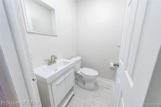 27840 Larkmoor Street, Southfield, MI 48076