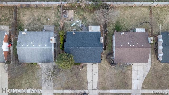 27840 Larkmoor Street, Southfield, MI 48076