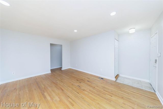 27840 Larkmoor Street, Southfield, MI 48076