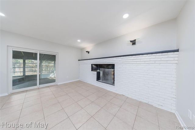 27840 Larkmoor Street, Southfield, MI 48076