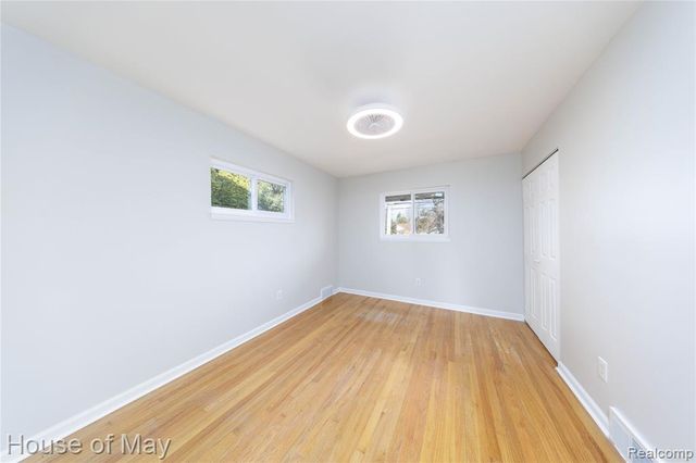 27840 Larkmoor Street, Southfield, MI 48076