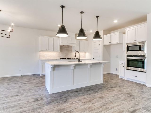 1304 Lighthorsemen Way, Choctaw, OK 73020