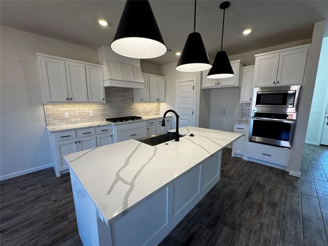 1304 Lighthorsemen Way, Choctaw, OK 73020