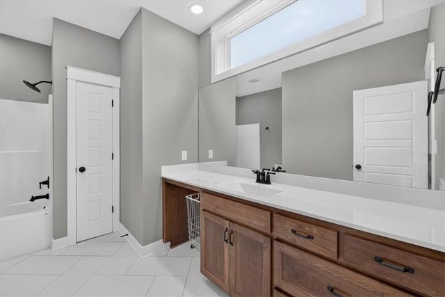 803 NE Lakota Drive, Adrian, MO 64720