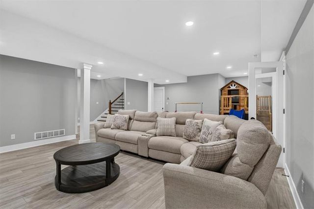803 NE Lakota Drive, Adrian, MO 64720