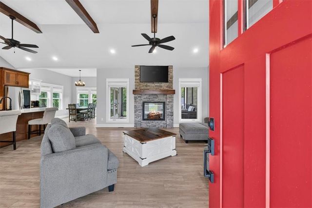 803 NE Lakota Drive, Adrian, MO 64720