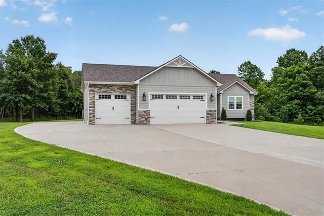 803 NE Lakota Drive, Adrian, MO 64720