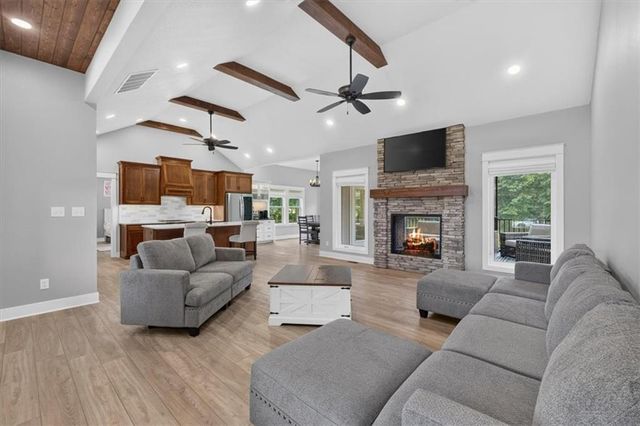803 NE Lakota Drive, Adrian, MO 64720
