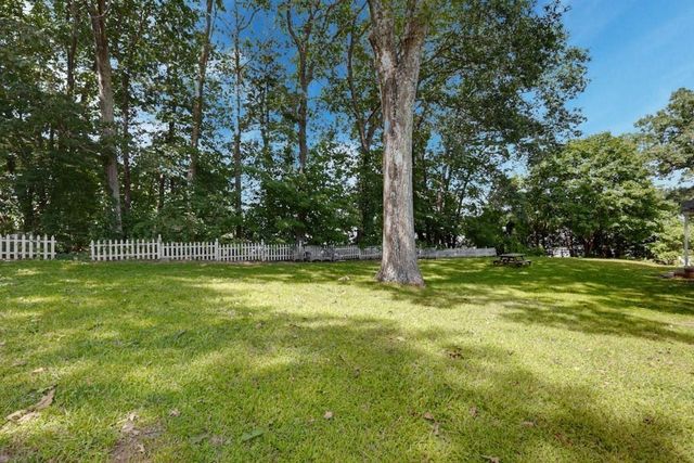 22 Southwest Cutoff D, Northborough, MA 01532