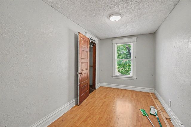 719 Mccourtie Street, Kalamazoo, MI 49008