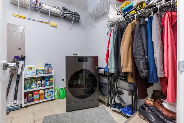 251 Daniel Burnham Square, 405, Columbus, OH 43215