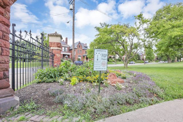 251 Daniel Burnham Square, 405, Columbus, OH 43215