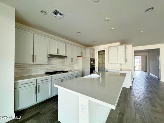 17168 W MIDDLEBURY Street, Surprise, AZ 85388