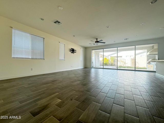 17168 W MIDDLEBURY Street, Surprise, AZ 85388