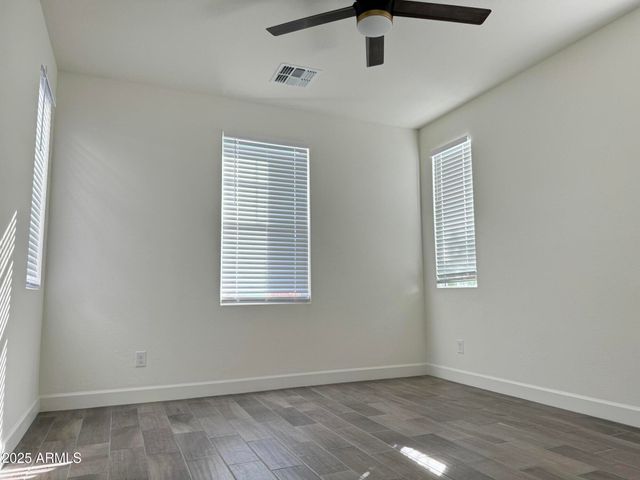 17168 W MIDDLEBURY Street, Surprise, AZ 85388