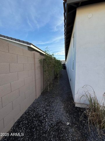 17168 W MIDDLEBURY Street, Surprise, AZ 85388