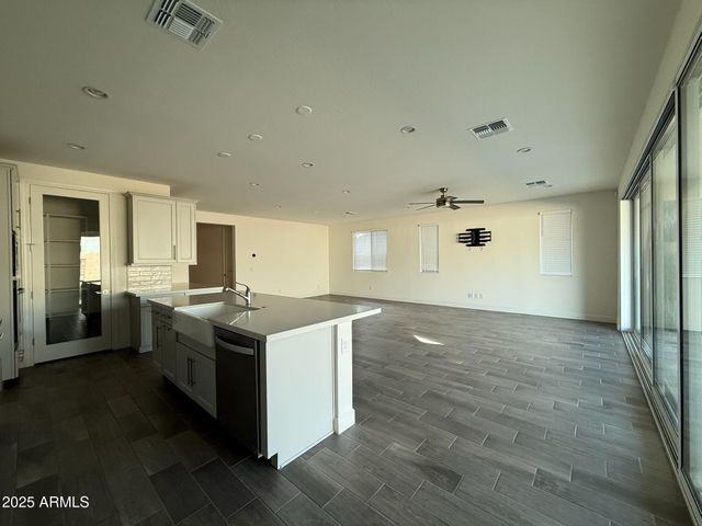 17168 W MIDDLEBURY Street, Surprise, AZ 85388