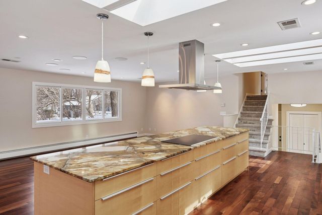 17100 Hampton Court, Minnetonka, MN 55345