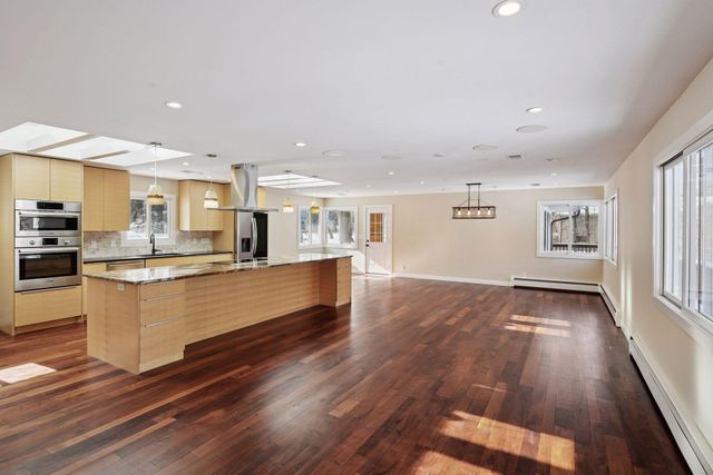 17100 Hampton Court, Minnetonka, MN 55345