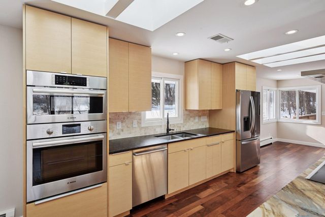 17100 Hampton Court, Minnetonka, MN 55345