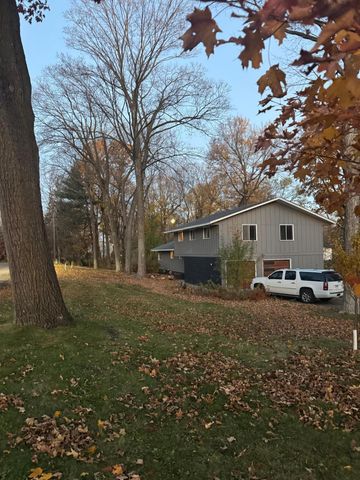 17100 Hampton Court, Minnetonka, MN 55345