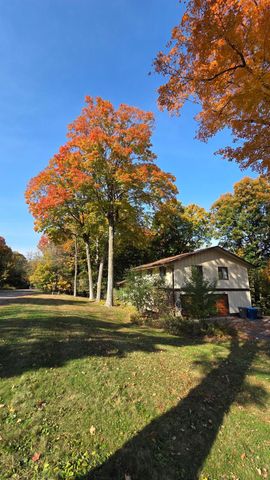 17100 Hampton Court, Minnetonka, MN 55345