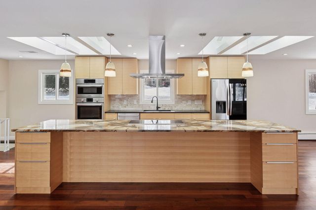 17100 Hampton Court, Minnetonka, MN 55345