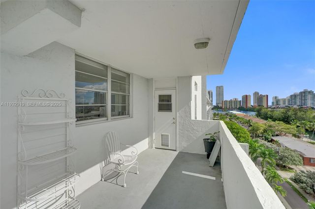 3703 NE 166th Street PH10, North Miami Beach, FL 33160