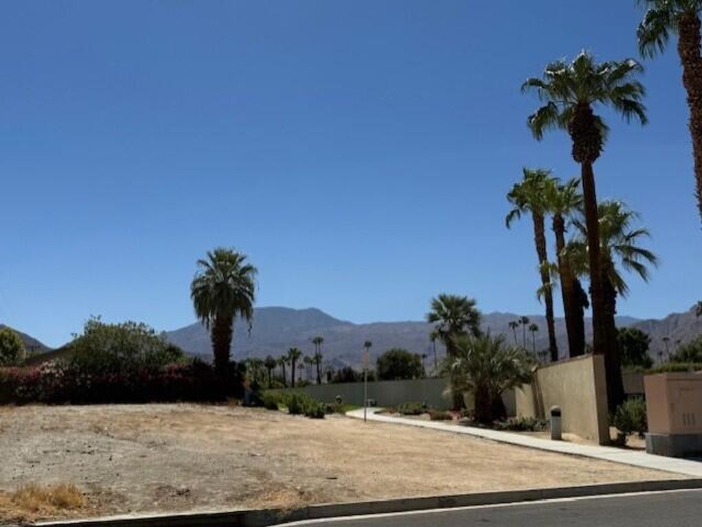 Image 2 of property listing at 2 Sagebrush Ave, La Quinta, CA 92253