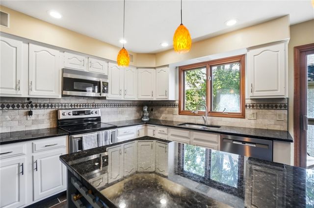 7128 Hunters Creek Drive, Dayton, OH 45459