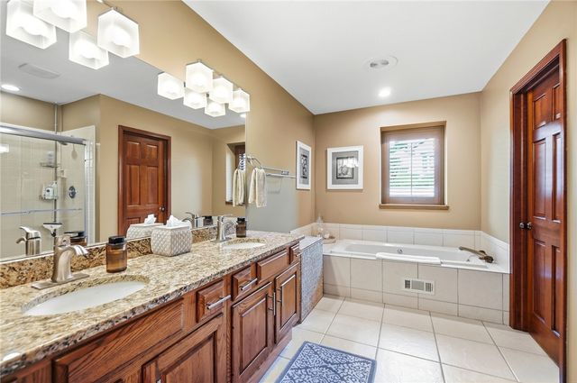 7128 Hunters Creek Drive, Dayton, OH 45459