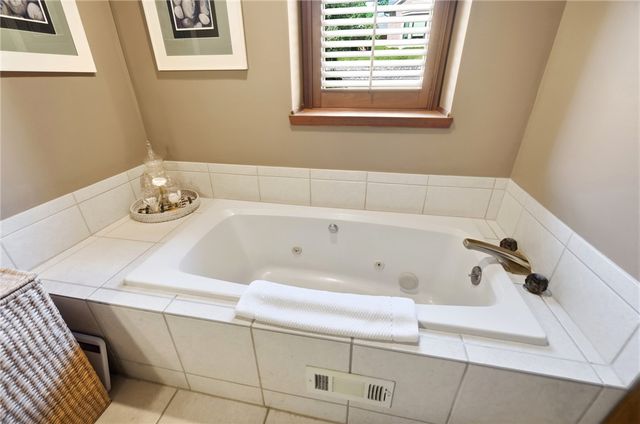 7128 Hunters Creek Drive, Dayton, OH 45459