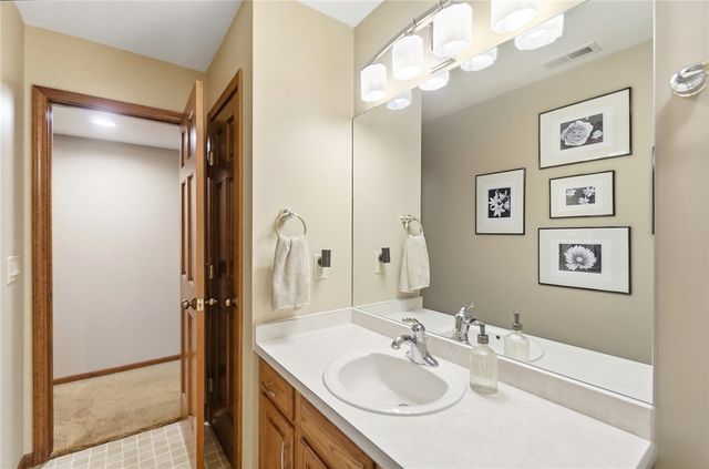 7128 Hunters Creek Drive, Dayton, OH 45459