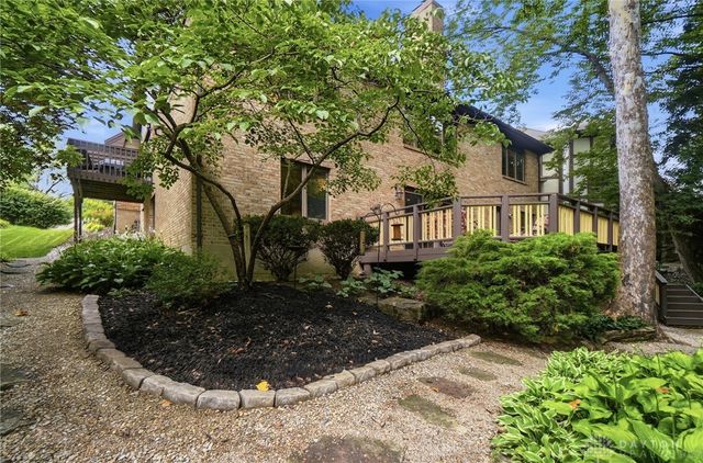 7128 Hunters Creek Drive, Dayton, OH 45459
