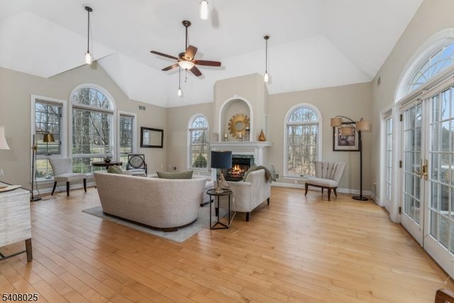 6 Bluebird Ct, Raritan Twp., NJ 08822