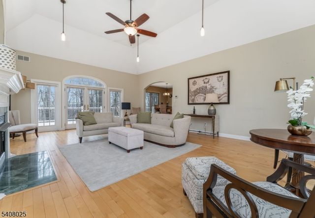 6 Bluebird Ct, Raritan Twp., NJ 08822