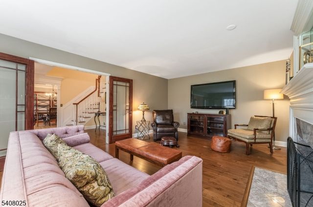 6 Bluebird Ct, Raritan Twp., NJ 08822