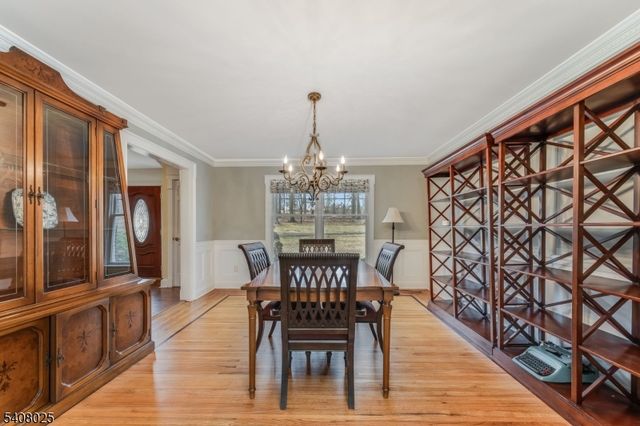 6 Bluebird Ct, Raritan Twp., NJ 08822