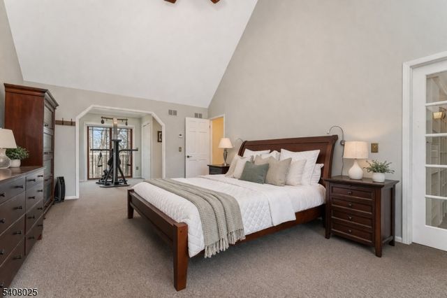 6 Bluebird Ct, Raritan Twp., NJ 08822