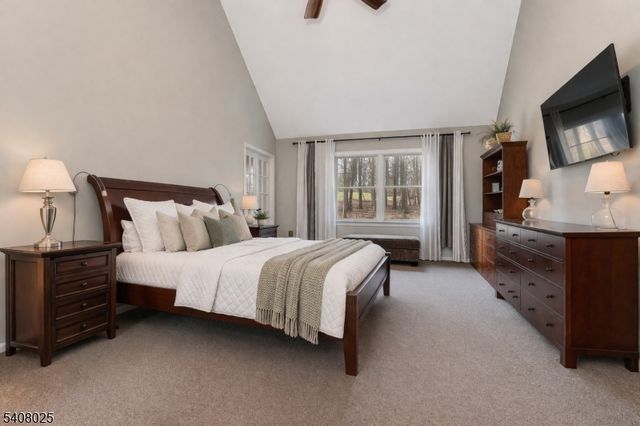 6 Bluebird Ct, Raritan Twp., NJ 08822