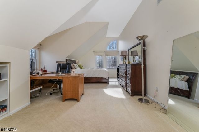 6 Bluebird Ct, Raritan Twp., NJ 08822