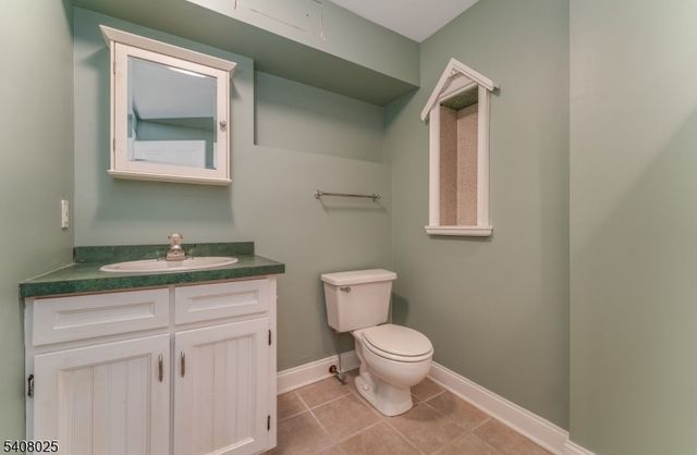 6 Bluebird Ct, Raritan Twp., NJ 08822